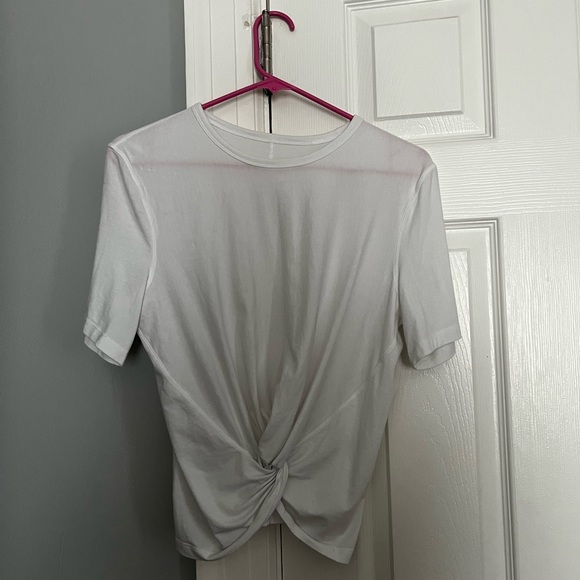 lululemon athletica Tops - Like new Lululemon twist front tee, size 6